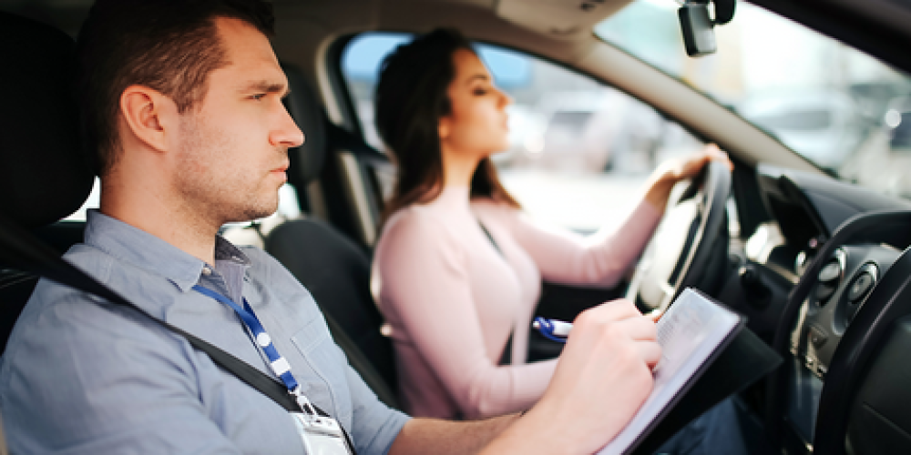 Everything to be considered before booking driving lessons