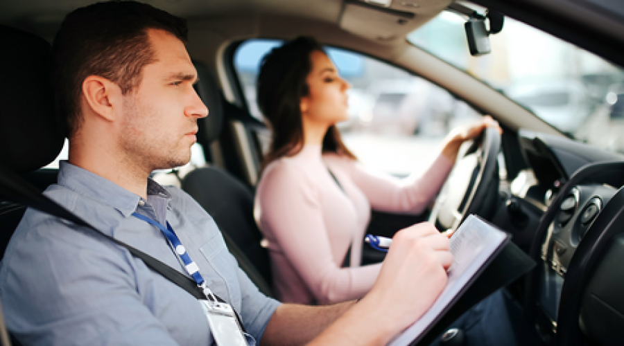 Everything to be considered before booking driving lessons