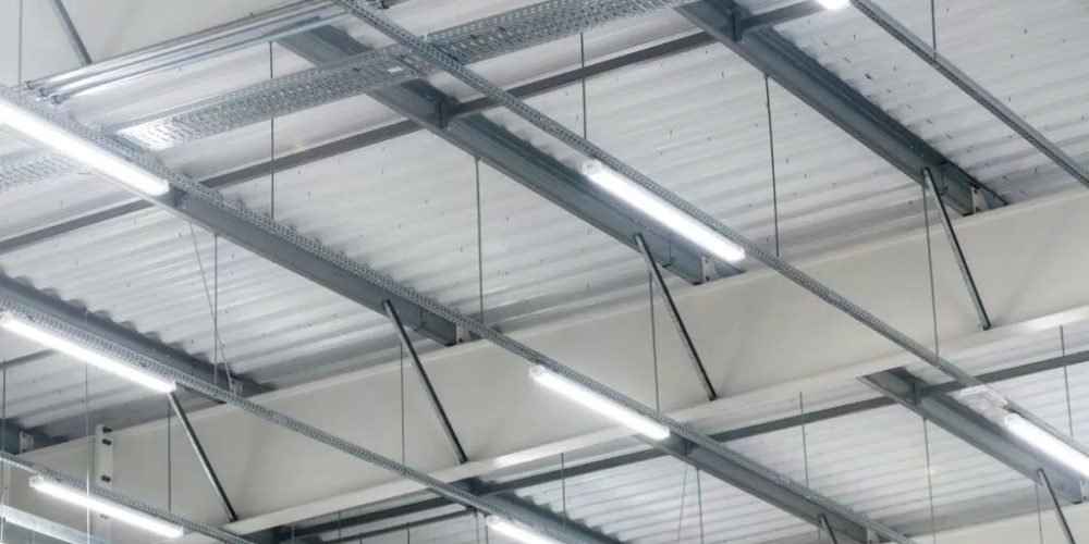 Know everything you need for commercial area lighting and its installation!