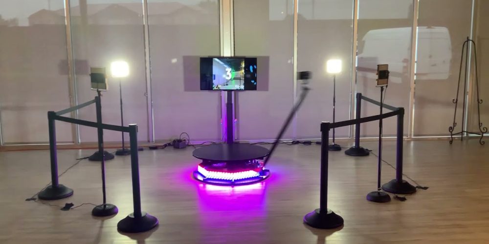 Due to the 360 camera booth, you can take pictures creatively